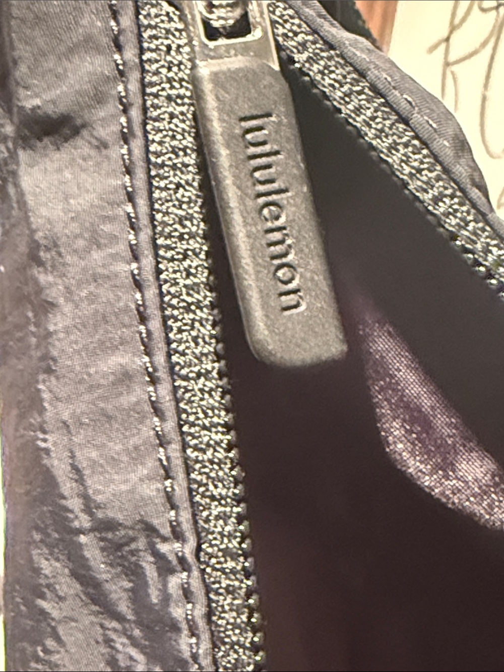 Lululemon Large Slouchy Sling Bag 13L - Picture 7 of 16